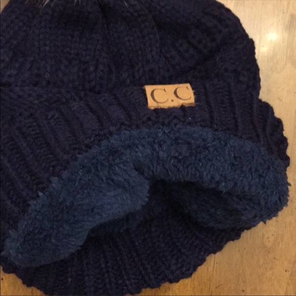 RESTOCKED! CC Exclusive Pom Pom Beanie Fur Navy - Picture 4 of 5